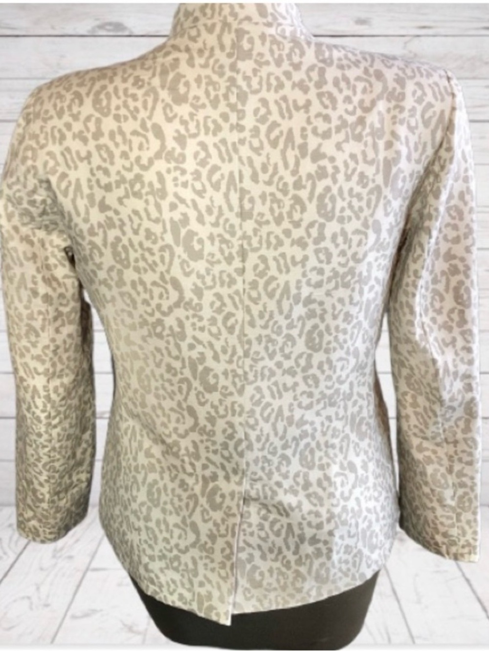 Neiman Marcus Exclusive Animal Print Linen Jacket - Picture 4 of 8